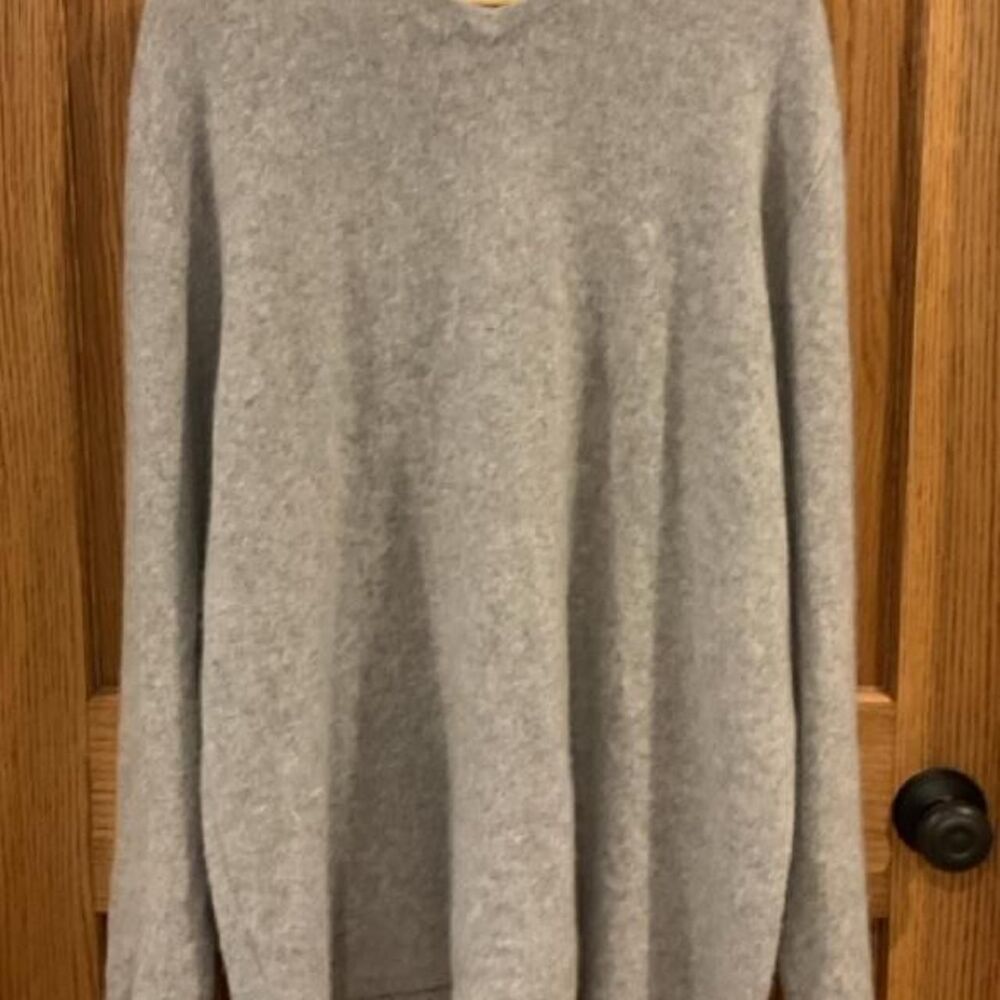 Marshall Field Women's Grey Jumper. 100% Cashmere. XXL